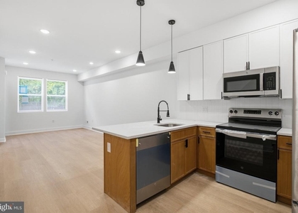 1230 W York Street - Photo 1