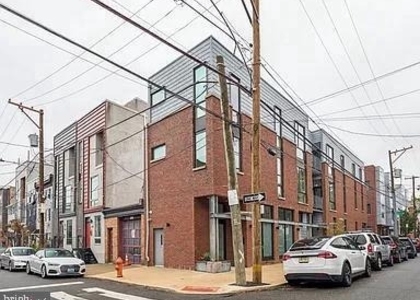 812-824 E Thompson Street - Photo 1