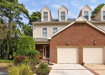 400 Williamsburg Court - Photo 1