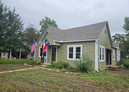 901 N Main St - Photo 1