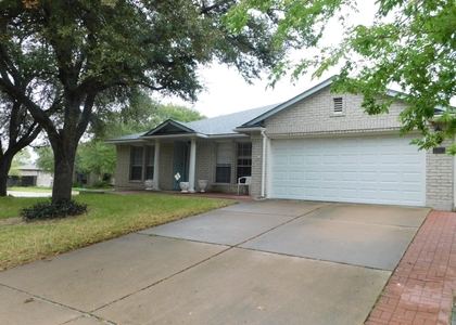 1301 Leah Ln - Photo 1