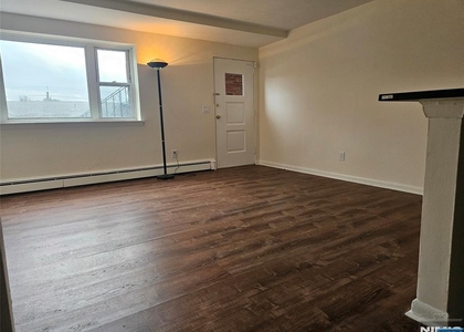 340 Undercliff - Photo 1