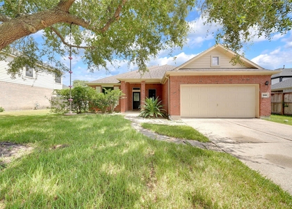 1009 Bay Area Boulevard - Photo 1
