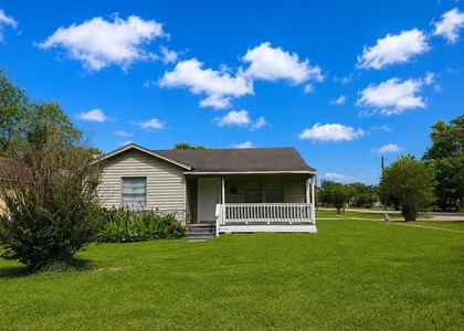 202 N Logan Street - Photo 1