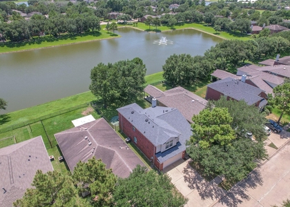 17531 Hoover Gardens Drive - Photo 1