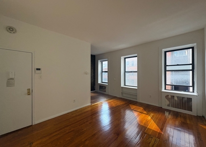 East 55 Street - Photo 1