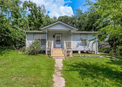 1015 Avenue J - Photo 1