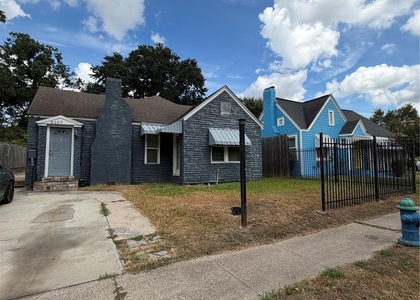 3209 Alabama St - Photo 1