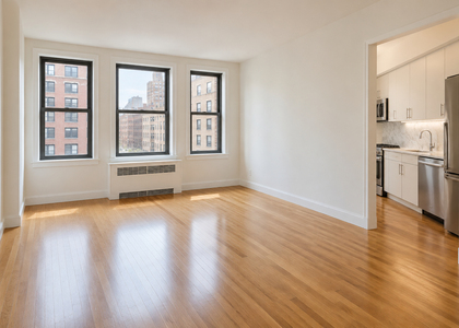 450 West 42nd Street - Photo 1