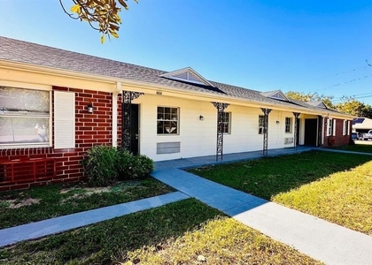390 W Haines Boulevard - Photo 1