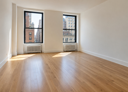 450 West 42nd Street - Photo 1