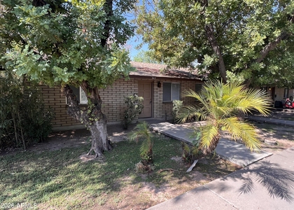 503 W 12th Street - Photo 1