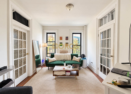 Grand Street #11 - Photo 1