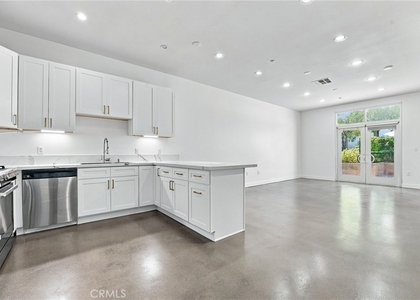 435 W Center Street - Photo 1