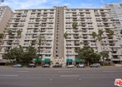 10535 Wilshire Boulevard - Photo 1