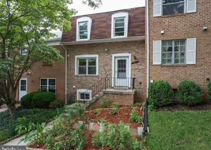 9902 Lakepointe Drive - Photo 1