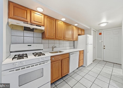 625 Catharine Street - Photo 1