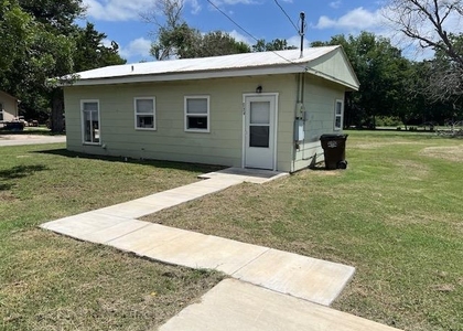 734 Trinity St - Photo 1