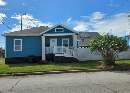 911 43rd Street - Photo 1