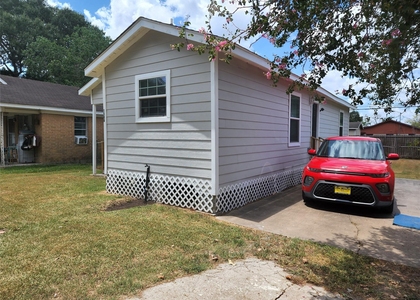 1508 Carver Avenue - Photo 1