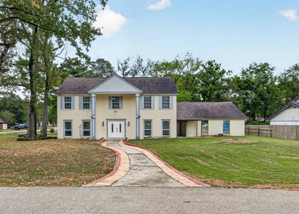 552 Roanoke Drive - Photo 1