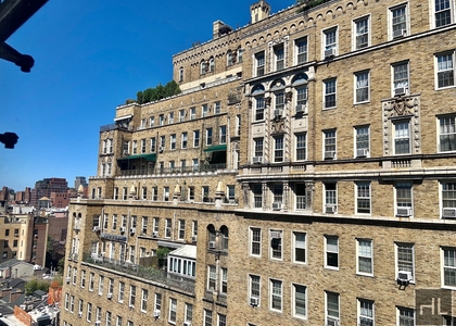 Fifth Avenue - Photo 1