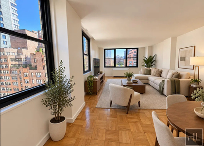 East 49 Street - Photo 1