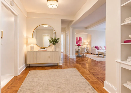 East 56 Street - Photo 1