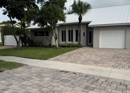 355 Se 7th Street - Photo 1