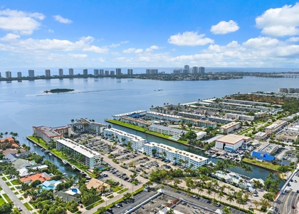 100 Paradise Harbour Boulevard - Photo 1