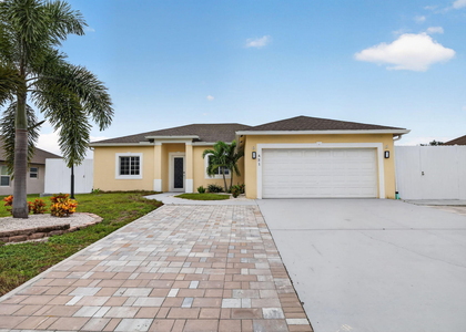 431 Sw Molloy Street - Photo 1