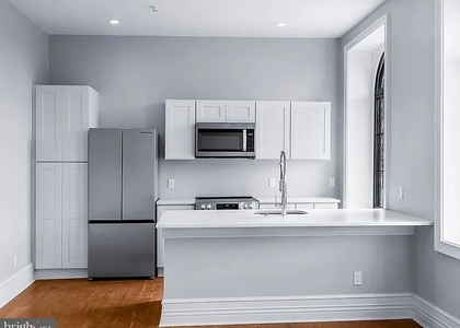 1100 W Lafayette Avenue - Photo 1