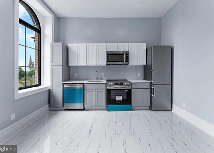 1100 W Lafayette Avenue - Photo 1