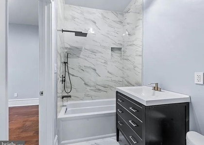 1100 W Lafayette Avenue - Photo 1