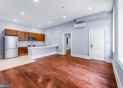 1100 W Lafayette Avenue - Photo 1