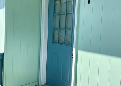 1914 Larrabee Street - Photo 1