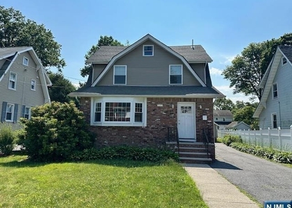 1249 Beaumont - Photo 1