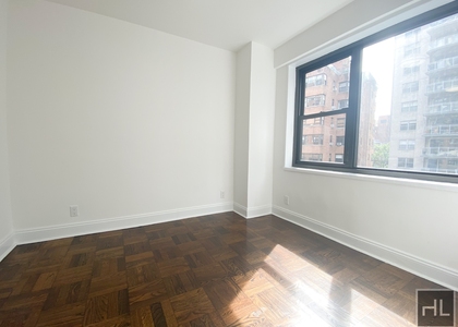 East 56 Street - Photo 1