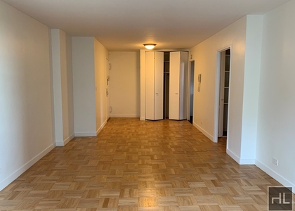 East 49 Street - Photo 1