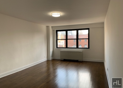 E 16 St - Photo 1