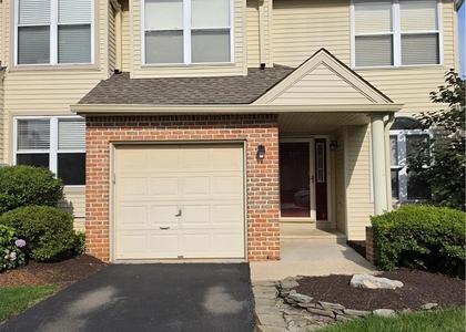 325 Oxford Place - Photo 1
