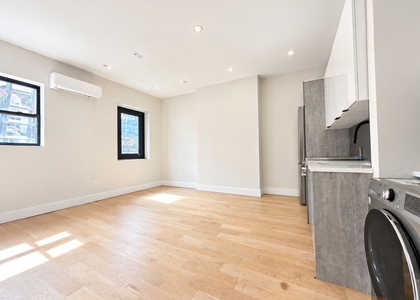 72 Greenpoint Avenue - Photo 1