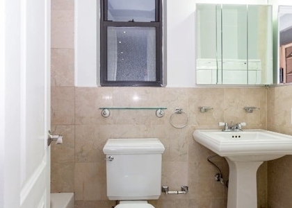 Avenue B - Photo 1