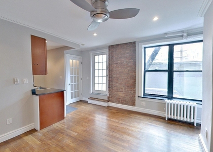 Mott Street - Photo 1