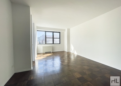 E 16 St - Photo 1