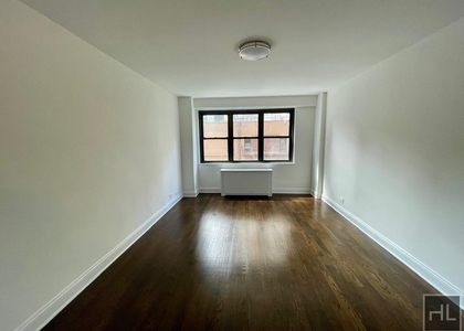 E 16 St - Photo 1