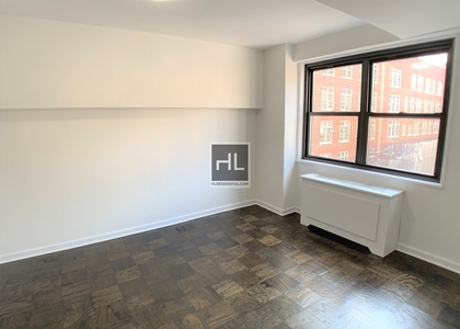 E 16 St - Photo 1