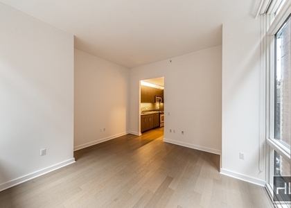 Fifth Avenue - Photo 1