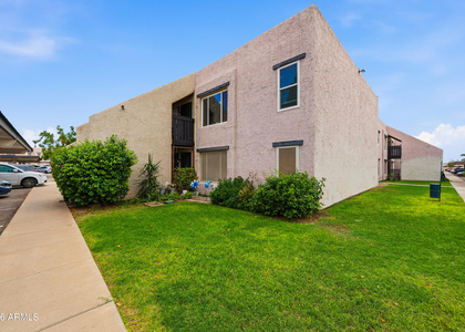 1927 E Hampton Avenue - Photo 1