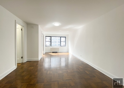 East 56 Street - Photo 1